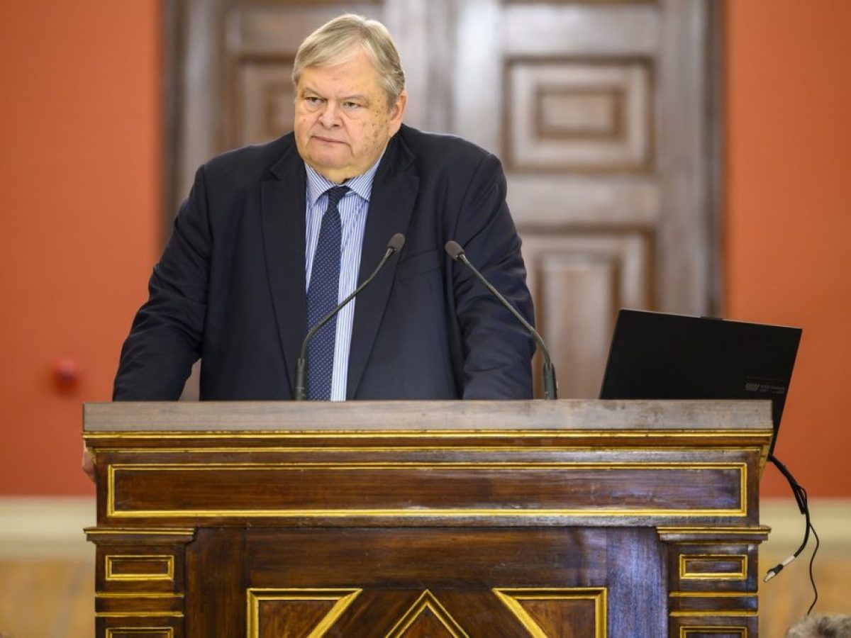 Κόντρα Βενιζέλου – Κυβέρνησης για το Άρθρο 86 – Τα εκατέρωθεν πυρά