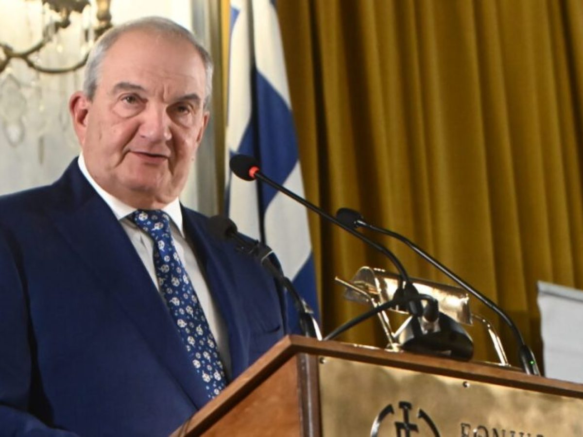 &Kappa;ώ&sigma;&tau;&alpha;&sigmaf; &Kappa;&alpha;&rho;&alpha;&mu;&alpha;&nu;&lambda;ή&sigmaf; &gamma;&iota;&alpha; &Alpha;&nu;&alpha;&sigma;&tau;ά&sigma;&eta; &Pi;&alpha;&pi;&alpha;&lambda;&eta;&gamma;&omicron;ύ&rho;&alpha;: &laquo;Έ&nu;&alpha;&sigmaf; &epsilon;&upsilon;&theta;ύ&sigmaf; &kappa;&alpha;&iota; έ&nu;&tau;&iota;&mu;&omicron;&sigmaf; ά&nu;&theta;&rho;&omega;&pi;&omicron;&sigmaf;&raquo;