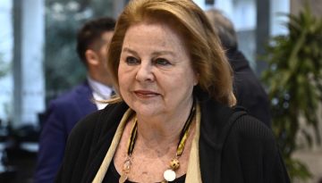 &Lambda;&omicron;ύ&kappa;&alpha; &Kappa;&alpha;&tau;&sigma;έ&lambda;&eta; &gamma;&iota;&alpha; &tau;&eta;&nu; &alpha;&pi;ό&phi;&alpha;&sigma;&eta; &tau;&omicron;&upsilon; &Alpha;&rho;&epsilon;ί&omicron;&upsilon; &Pi;ά&gamma;&omicron;&upsilon;: &Delta;&iota;&alpha;&sigma;&phi;&alpha;&lambda;ί&zeta;&epsilon;&iota; &tau;&eta;&nu; &epsilon;&pi;&iota;&beta;ί&omega;&sigma;&eta; &chi;&iota;&lambda;&iota;ά&delta;&omega;&nu; &delta;&alpha;&nu;&epsilon;&iota;&omicron;&lambda;&eta;&pi;&tau;ώ&nu;