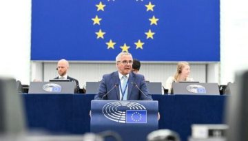&Mu;&alpha;&nu;&iota;ά&tau;&eta;&sigmaf; &sigma;&tau;&eta;&nu; &Epsilon;&Epsilon;: &Pi;ώ&sigmaf; &theta;&alpha; &pi;&rho;&omicron;&sigma;&tau;&alpha;&tau;&epsilon;ύ&sigma;&epsilon;&tau;&epsilon; &tau;&alpha; &epsilon;&lambda;&lambda;&eta;&nu;&iota;&kappa;ά &kappa;&upsilon;&rho;&iota;&alpha;&rho;&chi;&iota;&kappa;ά &delta;&iota;&kappa;&alpha;&iota;ώ&mu;&alpha;&tau;&alpha; &mu;&epsilon;&tau;ά &tau;&iota;&sigmaf; 225 &pi;&alpha;&rho;&alpha;&beta;&iota;ά&sigma;&epsilon;&iota;&sigmaf; &kappa;&alpha;&iota; &tau;&iota;&sigmaf; 2 &pi;&alpha;&rho;ά&nu;&omicron;&mu;&epsilon;&sigmaf; NAV