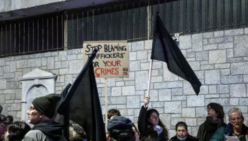 &Mu;&epsilon; &phi;ό&nu;&tau;&omicron; &tau;&eta;&nu; &tau;&rho;&alpha;&gamma;&omega;&delta;ί&alpha; &sigma;&tau;&eta; &Chi;ί&omicron; &psi;&eta;&phi;ί&zeta;&epsilon;&tau;&alpha;&iota; &tau;&omicron; &nu;&omicron;&mu;&omicron;&sigma;&chi;έ&delta;&iota;&omicron; &gamma;&iota;&alpha; &tau;&omicron; &mu;&epsilon;&tau;&alpha;&nu;&alpha;&sigma;&tau;&epsilon;&upsilon;&tau;&iota;&kappa;ό &ndash; &Sigma;&phi;&omicron;&delta;&rho;ή &sigma;ύ&gamma;&kappa;&rho;&omicron;&upsilon;&sigma;&eta; &sigma;&tau;&eta; &Beta;&omicron;&upsilon;&lambda;ή