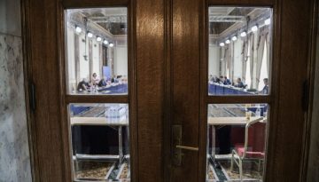 Μενδώνη: Αυθεντικές οι φωτογραφίες της Καισαριανής – Τις αγοράζει το ΥΠΠΟ