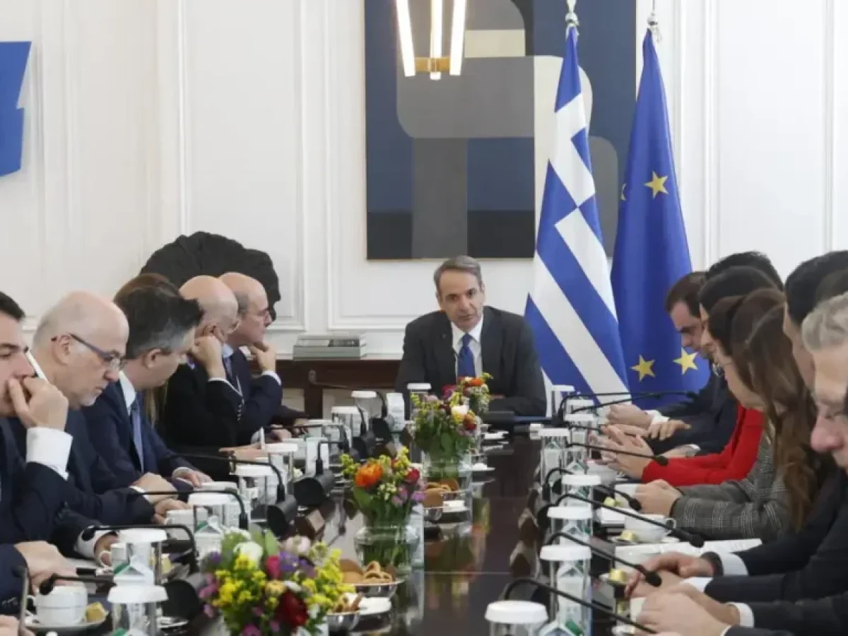 Μητσοτάκης από Μαξίμου: «Επαγγελματίες ανησυχούντες» όσοι δεν χειροκροτούν τις… υποχωρήσεις μας