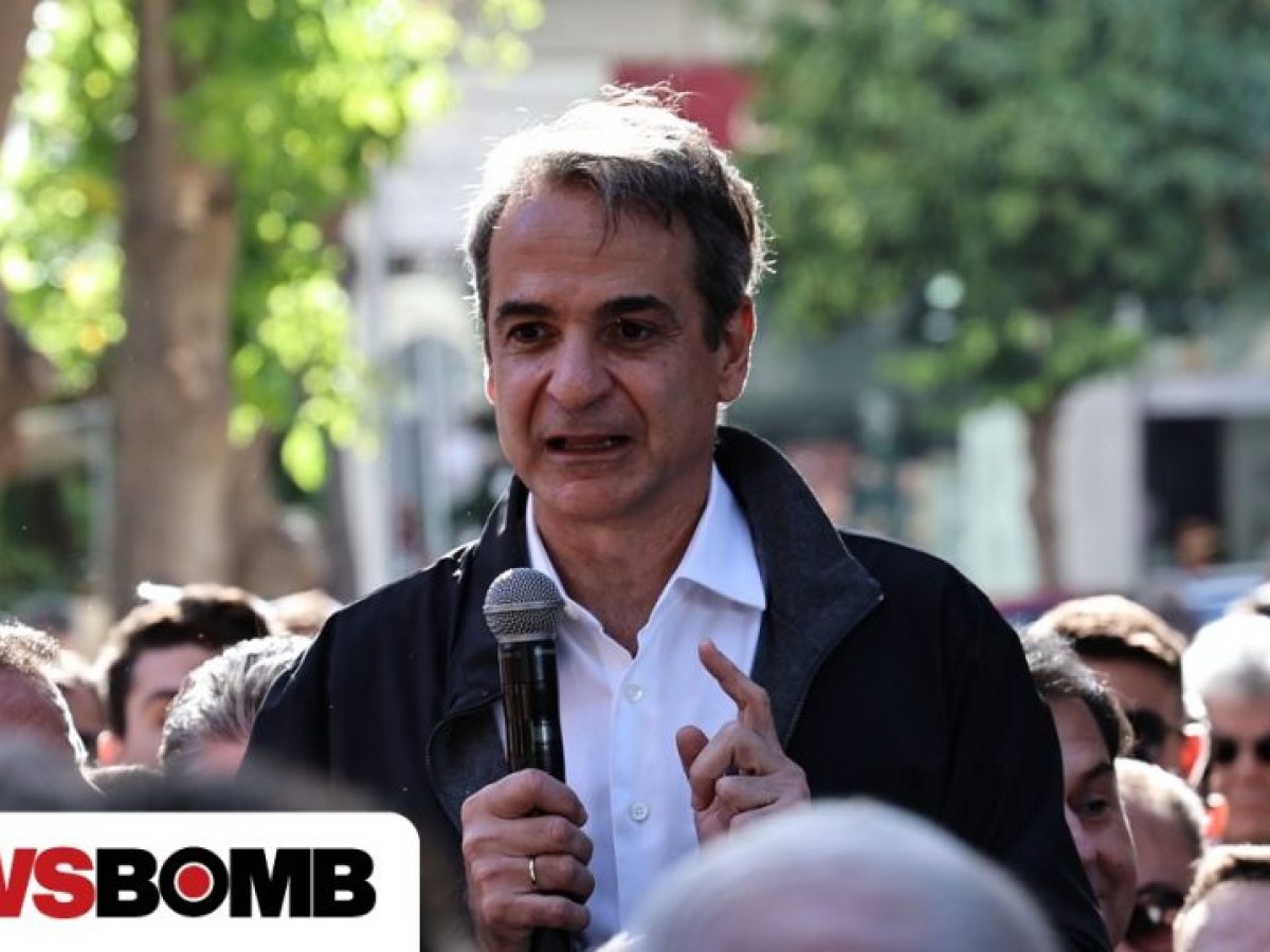 Μητσοτάκης στην ανασκόπηση: Η σκέψη όλων βρίσκεται στις οικογένειες που πενθούν