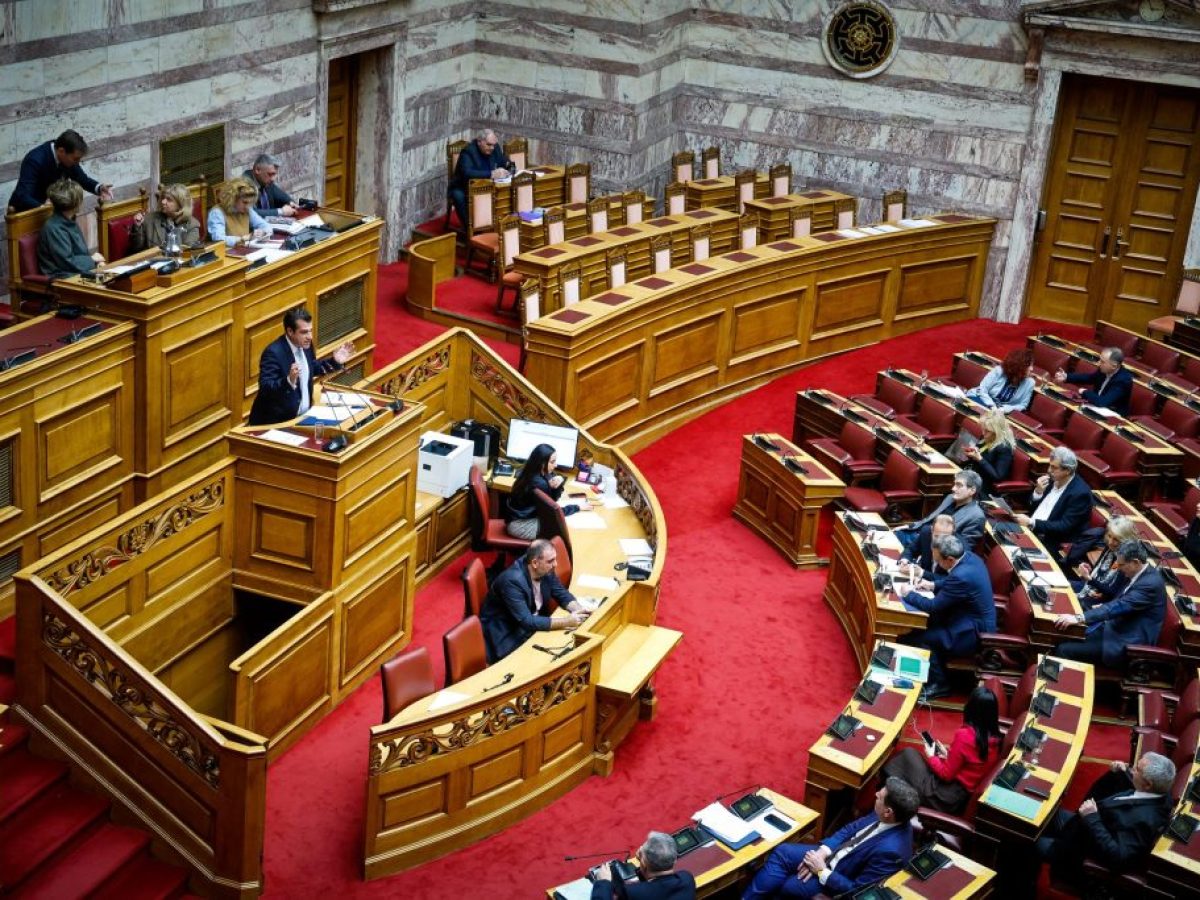 «Να πυροβολούνται όσοι μπαίνουν παράνομα στη χώρα»: Τα όσα απίστευτα ακούστηκαν στη Βουλή μετά την τραγωδία στη Χίο