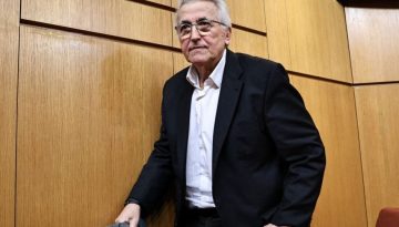 &Nu;έ&alpha; &epsilon;&pi;ί&theta;&epsilon;&sigma;&eta; &Pi;&alpha;&nu;&alpha;&gamma;ό&pi;&omicron;&upsilon;&lambda;&omicron;&upsilon; &sigma;&tau;&omicron; &Pi;&Alpha;&Sigma;&Omicron;&Kappa; &gamma;&iota;&alpha; &tau;&iota;&sigmaf; &epsilon;&kappa;&lambda;&omicron;&gamma;έ&sigmaf; &sigma;&tau;&omicron; &Epsilon;&Kappa;&Alpha;: &laquo;&Xi;ύ&nu;&omicron;&nu;&tau;&alpha;&iota; &mu;&epsilon; &xi;έ&nu;&alpha; &nu;ύ&chi;&iota;&alpha;&raquo;