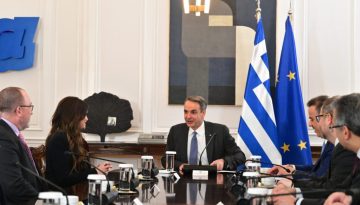 Νέα φάση για την έρευνα υδρογονανθράκων στην Ελλάδα! Υπογραφές στο Μαξίμου με Chevron–Helleniq Energy για Νότια Πελοπόννη