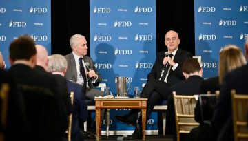 &Nu;ί&kappa;&omicron;&sigmaf; &Delta;έ&nu;&delta;&iota;&alpha;&sigmaf;: &laquo;&Eta; &Epsilon;&upsilon;&rho;ώ&pi;&eta; &pi;&rho;έ&pi;&epsilon;&iota; &nu;&alpha; &delta;&eta;&mu;&iota;&omicron;&upsilon;&rho;&gamma;ή&sigma;&epsilon;&iota; &alpha;&upsilon;&tau;ό&nu;&omicron;&mu;&epsilon;&sigmaf; &delta;&upsilon;&nu;&alpha;&tau;ό&tau;&eta;&tau;&epsilon;&sigmaf; ά&mu;&upsilon;&nu;&alpha;&sigmaf;&raquo;