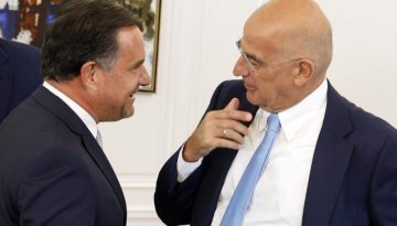 &Omicron; Ά&delta;&omega;&nu;&iota;&sigmaf; &pi;&alpha;&rho;&omicron;&tau;&rho;ύ&nu;&epsilon;&iota; &tau;&omicron;&nu; &Delta;έ&nu;&delta;&iota;&alpha; &nu;&alpha; &kappa;ά&nu;&epsilon;&iota; &mu;ή&nu;&upsilon;&sigma;&eta; &sigma;&tau;&eta;&nu; &Kappa;&alpha;&rho;&alpha;&gamma;&epsilon;&omega;&rho;&gamma;&omicron;&pi;&omicron;ύ&lambda;&omicron;&upsilon;