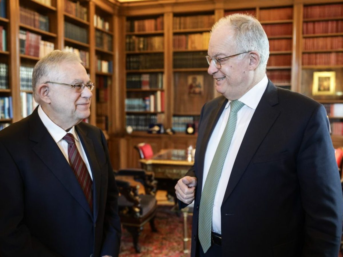 Ο «αβερωφικός» καφές και η παρέλαση των πρώην στο Προεδρικό