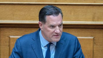 Ο Γεωργιάδης απαντά στην Κωνσταντοπούλου: «Πήγε με robe de chambre στο ΑΤ για να μου κάνει μήνυση και έγινε ρεζίλι»