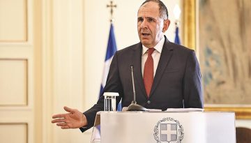 &Omicron; &Gamma;&iota;ώ&rho;&gamma;&omicron;&sigmaf; &Gamma;&epsilon;&rho;&alpha;&pi;&epsilon;&tau;&rho;ί&tau;&eta;&sigmaf; &epsilon;&nu;&eta;&mu;&epsilon;&rho;ώ&nu;&epsilon;&iota; &tau;&eta; &beta;&omicron;&upsilon;&lambda;ή &gamma;&iota;&alpha; &tau;&omicron; &epsilon;&lambda;&lambda;&eta;&nu;&omicron;&tau;&omicron;&upsilon;&rho;&kappa;&iota;&kappa;ό &Alpha;&Sigma;&Sigma;