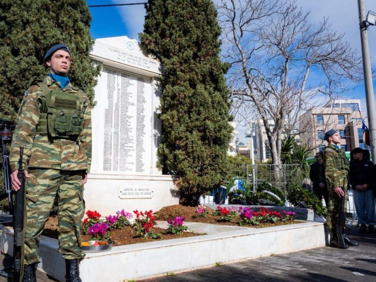 Ο ΥΦΕΘΑ Θανάσης Δαβάκης στο Μνημόσυνο των 63 πεσόντων αεροπόρων του C-130 στην Όθρυ