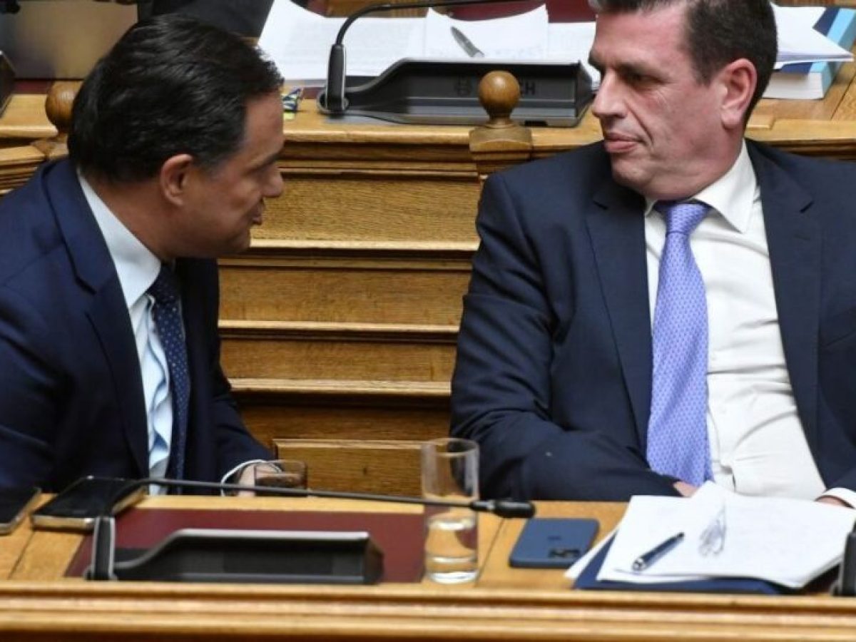 Ο Καιρίδης στην «αγκαλιά» του Άδωνι για τη μάχη στη Βόρεια Αθήνα