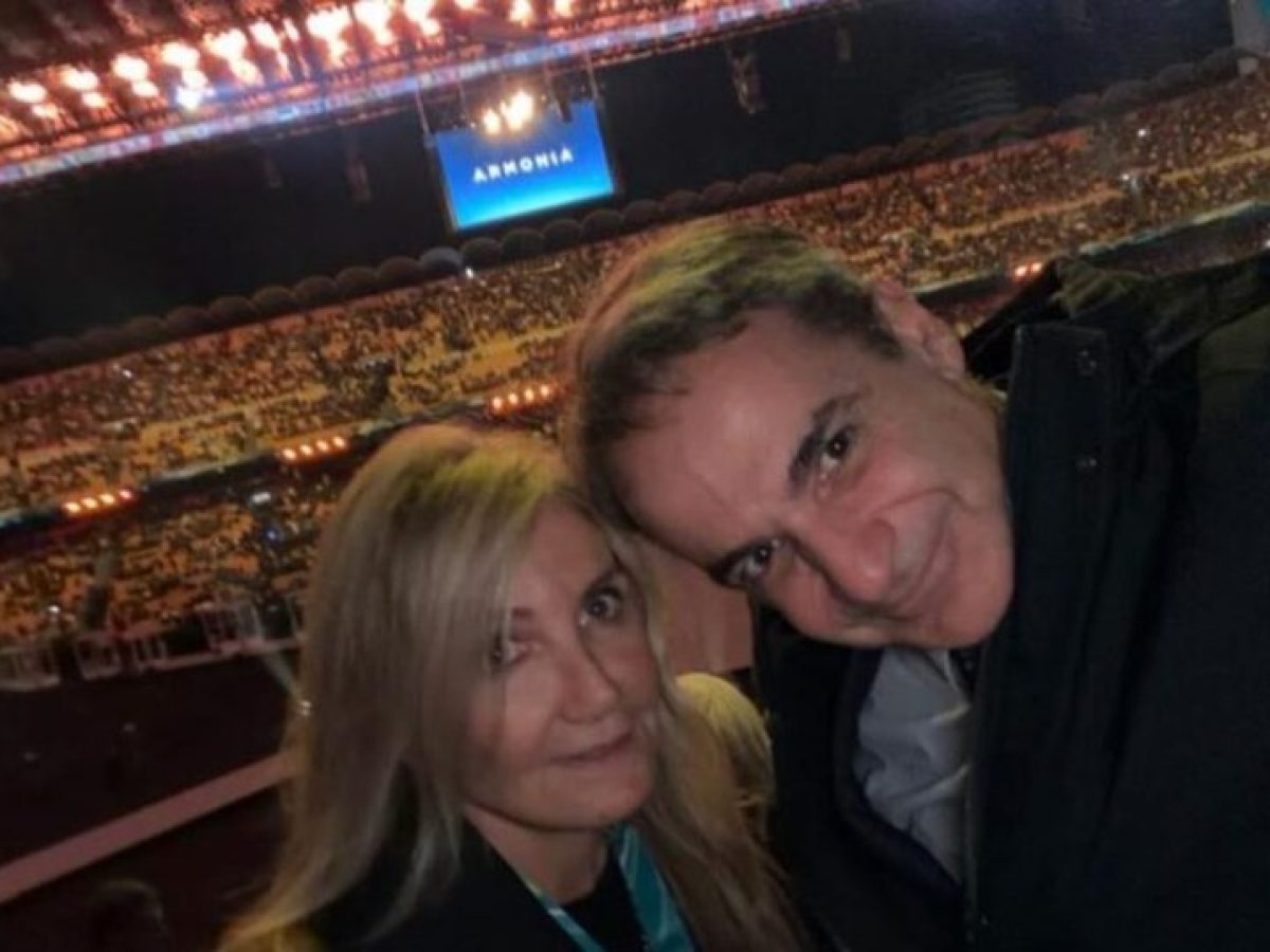 Ο Κυριάκος Μητσοτάκης με τη σύζυγό του Μαρέβα στην έναρξη των Χειμερινών Ολυμπιακών Αγώνων