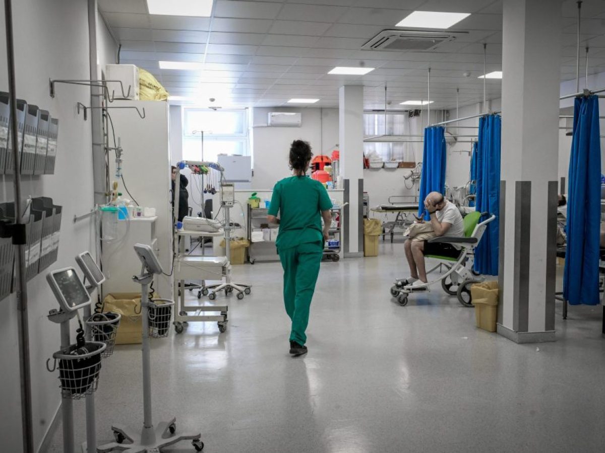 Ο Μητσοτάκης κλείνει το «μάτι» στους νοσηλευτές για βαρέα και ανθυγιεινά – Καθυστερήσεις και νέες υποσχέσεις  