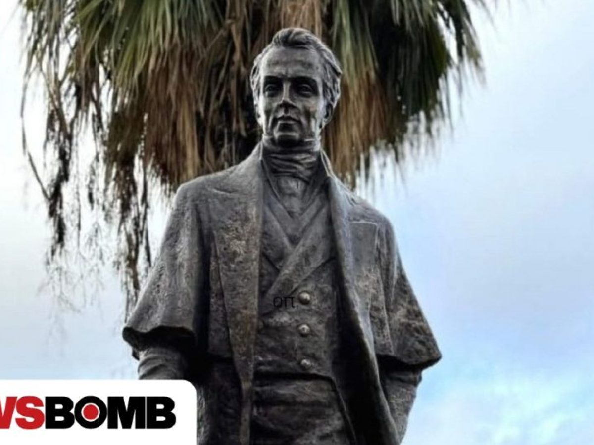 Ο Νίκος Δένδιας στα αποκαλυπτήρια του ανδριάντα του Καποδίστρια στην Αργυρούπολη