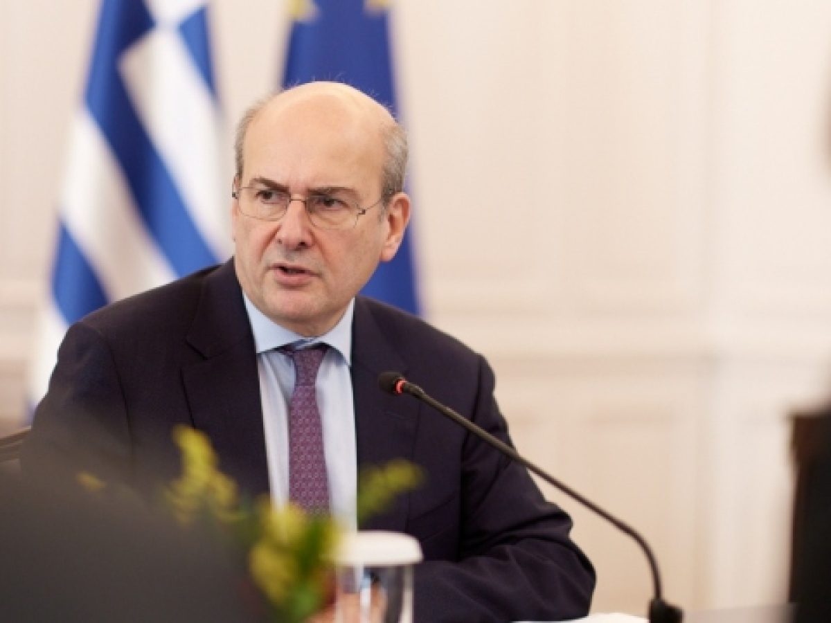 Ο οδικός χάρτης του 2026 με μειώσεις φόρων, αύξηση κατώτατου μισθού και μεγάλα έργα – «Βάζουμε τον πήχη ψηλά», λέει ο Χατ