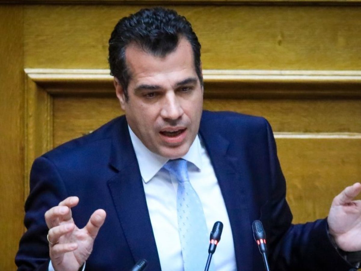 Ο Πλεύρης «ανοίγει πόλεμο» και με την… μπούρκα