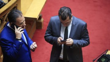 &Omicron; &Pi;&lambda;&epsilon;ύ&rho;&eta;&sigmaf; &laquo;&chi;&epsilon;&iota;&rho;&omicron;&kappa;&rho;&omicron;&tau;&epsilon;ί&raquo; &tau;&omicron;&nu; &Gamma;&epsilon;&omega;&rho;&gamma;&iota;ά&delta;&eta; &sigma;&tau;&eta; &sigma;&kappa;&iota;ά &tau;&eta;&sigmaf; &tau;&rho;&alpha;&gamma;&omega;&delta;ί&alpha;&sigmaf; &sigma;&tau;&eta; &Chi;ί&omicron;