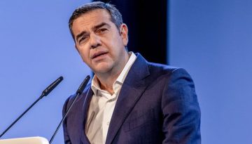 Ο Τσίπρας κατηγορεί το Στουρνάρα για «διαμελισμό της αλήθειας» και πολιτική μεροληψία