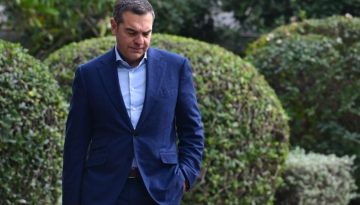 &Omicron; &Tau;&sigma;ί&pi;&rho;&alpha;&sigmaf;, &omicron; &Sigma;&tau;&omicron;&upsilon;&rho;&nu;ά&rho;&alpha;&sigmaf; &kappa;&alpha;&iota; &omicron;&iota; &laquo;&Beta;&omicron;&upsilon;&rho;&beta;ώ&nu;&omicron;&iota;&raquo; &tau;&omicron;&upsilon; &Tau;&omicron;&kappa;&beta;ί&lambda;