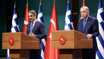 &Omicron;&lambda;&omicron;&tau;&alpha;&chi;ώ&sigmaf; &pi;&rho;&omicron;&sigmaf; &tau;&omicron; &Alpha;&Sigma;&Sigma; &Alpha;&theta;ή&nu;&alpha; &kappa;&alpha;&iota; Ά&gamma;&kappa;&upsilon;&rho;&alpha;: &Eta; &alpha;&tau;&zeta;έ&nu;&tau;&alpha; &Mu;&eta;&tau;&sigma;&omicron;&tau;ά&kappa;&eta; &ndash; &Epsilon;&rho;&nu;&tau;&omicron;&gamma;ά&nu; &kappa;&alpha;&iota; &tau;&alpha; &laquo;&alpha;&gamma;&kappa;ά&theta;&iota;&alpha;&raquo; &tau;&omicron;&upsilon; &delta;&iota;&alpha;&lambda;ό&gamma;&omicron;&upsilon;