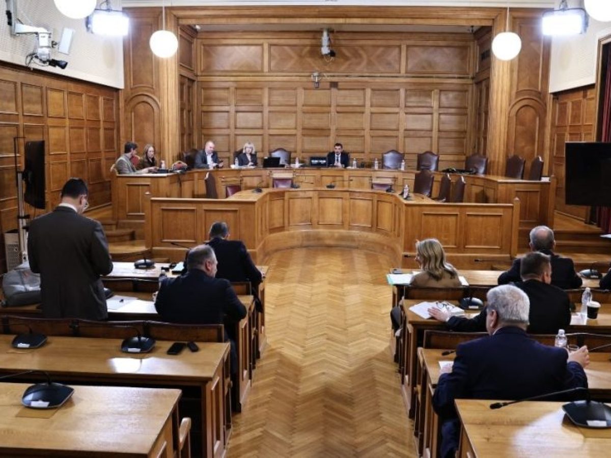 ΟΠΕΚΕΠΕ: Πολιτικές Τριβές και Διαξιφισμοί στις Σκιές του Σκανδάλου