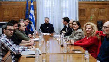 &Pi;&Alpha;&Sigma;&Omicron;&Kappa;: &Sigma;&upsilon;&nu;&alpha;ί&nu;&epsilon;&sigma;&eta;, &alpha;&lambda;&lambda;ά &sigma;&tau;&eta;&nu; &epsilon;&pi;ό&mu;&epsilon;&nu;&eta; &Beta;&omicron;&upsilon;&lambda;ή