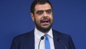 &Pi;. &Mu;&alpha;&rho;&iota;&nu;ά&kappa;&eta;&sigmaf;: &Upsilon;&pi;ά&rho;&chi;&omicron;&upsilon;&nu; &mu;&pi;&alpha;&chi;&alpha;&lambda;ά&kappa;&eta;&delta;&epsilon;&sigmaf; &mu;&epsilon; &gamma;&rho;&alpha;&beta;ά&tau;&alpha; &sigma;&tau;&eta; &Beta;&omicron;&upsilon;&lambda;ή &ndash; Ά&delta;&iota;&kappa;&eta; &eta; &kappa;&rho;&iota;&tau;&iota;&kappa;ή &alpha;&pi;ό &Sigma;&alpha;&mu;&alpha;&rho;ά &kappa;&alpha;&iota; &Kappa;&alpha;&rho;&alpha;&mu;&alpha;&nu;&lambda;ή