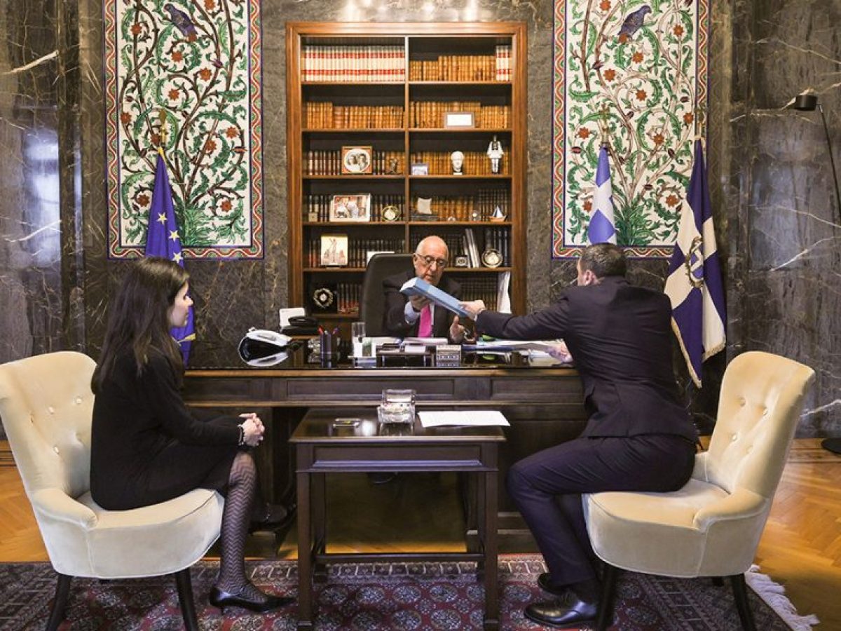 Παραδόθηκε στον πρόεδρο της Βουλής το πόρισμα της Εξεταστικής για τον ΟΠΕΚΕΠΕ