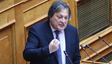 Παράλληλα πολιτικά φλερτ για ανεξάρτητο βουλευτή