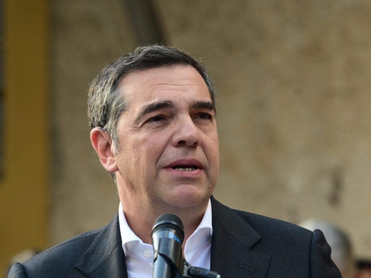 Παρέμβαση Αλ. Τσίπρα για τις σπάνιες φωτογραφίες των «200» της Καισαριανής: «Να περιέλθουν στην ιδιοκτησία της Βουλής»