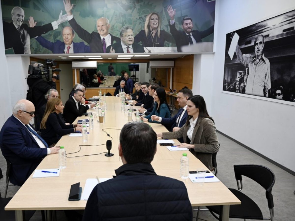 ΠαΣοΚ: Το παρασκήνιο της 5ωρης ΚΟΕΣ – Οι αιχμές Δούκα, η απάντηση Ανδρουλάκη