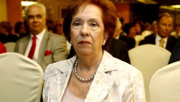 &Pi;έ&theta;&alpha;&nu;&epsilon; &eta; Ά&nu;&nu;&alpha; &Psi;&alpha;&rho;&omicron;ύ&delta;&alpha; &ndash; &Mu;&pi;&epsilon;&nu;ά&kappa;&eta; &sigma;&epsilon; &eta;&lambda;&iota;&kappa;ί&alpha; 92 &epsilon;&tau;ώ&nu;