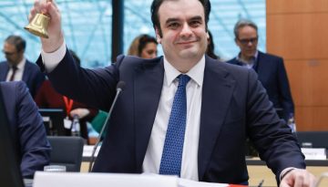 &Pi;&iota;&epsilon;&rho;&rho;&alpha;&kappa;ά&kappa;&eta;&sigmaf; &sigma;&tau;&omicron; Eurogroup: &laquo;&Upsilon;&pi;&alpha;&rho;&xi;&iota;&alpha;&kappa;ή&sigmaf; &sigma;&eta;&mu;&alpha;&sigma;ί&alpha;&sigmaf; &nu;&alpha; &delta;&iota;&alpha;&phi;&upsilon;&lambda;ά&xi;&omicron;&upsilon;&mu;&epsilon; &tau;&omicron;&nu; &delta;&iota;&epsilon;&theta;&nu;ή &rho;ό&lambda;&omicron; &tau;&omicron;&upsilon; &epsilon;&upsilon;&rho;ώ&raquo;