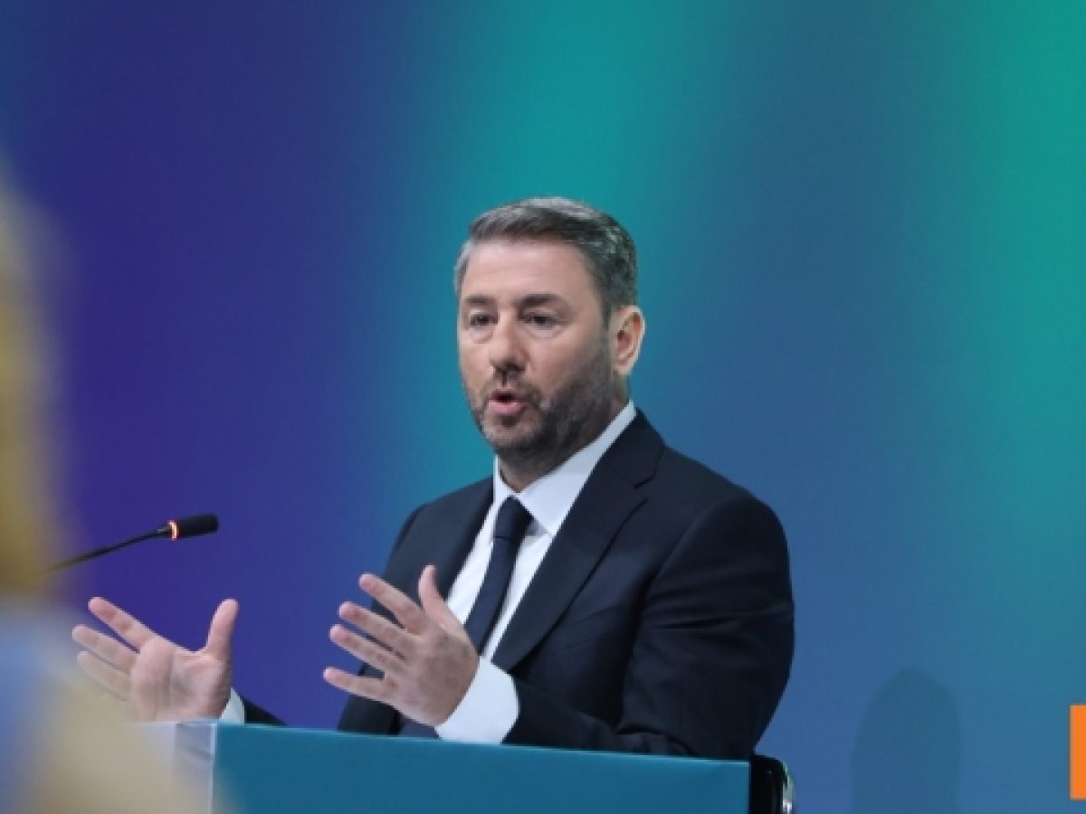 &Pi;&upsilon;&rho;ά &Alpha;&nu;&delta;&rho;&omicron;&upsilon;&lambda;ά&kappa;&eta; &sigma;&epsilon; &Delta;&omicron;ύ&kappa;&alpha; &kappa;&alpha;&iota; &Gamma;&epsilon;&rho;&omicron;&upsilon;&lambda;ά&nu;&omicron;: &laquo;Ό&tau;&alpha;&nu; &sigma;&upsilon;&nu;&epsilon;&delta;&rho;&iota;ά&zeta;&omicron;&upsilon;&nu; &tau;&alpha; Ό&rho;&gamma;&alpha;&nu;&alpha;, &theta;&alpha; &tau;&alpha; &sigma;έ&beta;&epsilon;&sigma;&tau;&epsilon;&raquo;