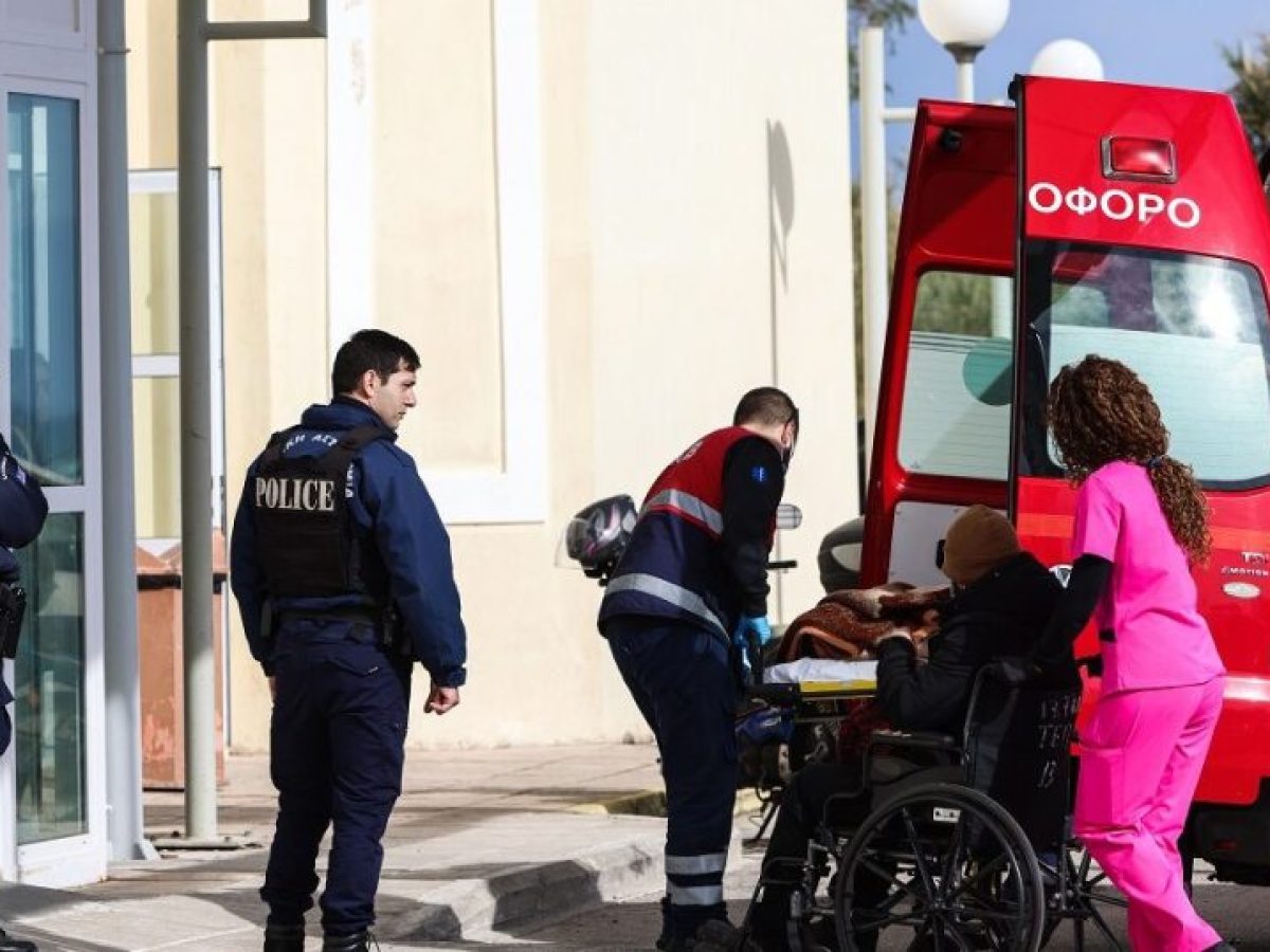 &Pi;&upsilon;&rho;ά &Pi;&alpha;ύ&lambda;&omicron;&upsilon; &Mu;&alpha;&rho;&iota;&nu;ά&kappa;&eta; &kappa;&alpha;&tau;ά &Alpha;&lambda;έ&xi;&eta; &Tau;&sigma;ί&pi;&rho;&alpha; &gamma;&iota;&alpha; &tau;&eta; &Chi;ί&omicron;: &laquo;&Nu;&alpha; &mu;&pi;&epsilon;&iota; έ&nu;&alpha; ό&rho;&iota;&omicron; &sigma;&tau;&eta;&nu; &upsilon;&pi;&omicron;&kappa;&rho;&iota;&sigma;ί&alpha;&raquo;
