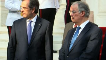 &Pi;&upsilon;&rho;ά &Sigma;&alpha;&mu;&alpha;&rho;ά &sigma;&tau;&eta;&nu; &Kappa;&upsilon;&beta;έ&rho;&nu;&eta;&sigma;&eta; &ndash; &Tau;&iota; &epsilon;ί&pi;&epsilon; &sigma;&epsilon; &Tau;&alpha;&sigma;&omicron;ύ&lambda;&alpha;