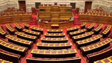 «Πυρά» στην κυβέρνηση από την αντιπολίτευση για τα 3 χρόνα από το έγκλημα των Τεμπών