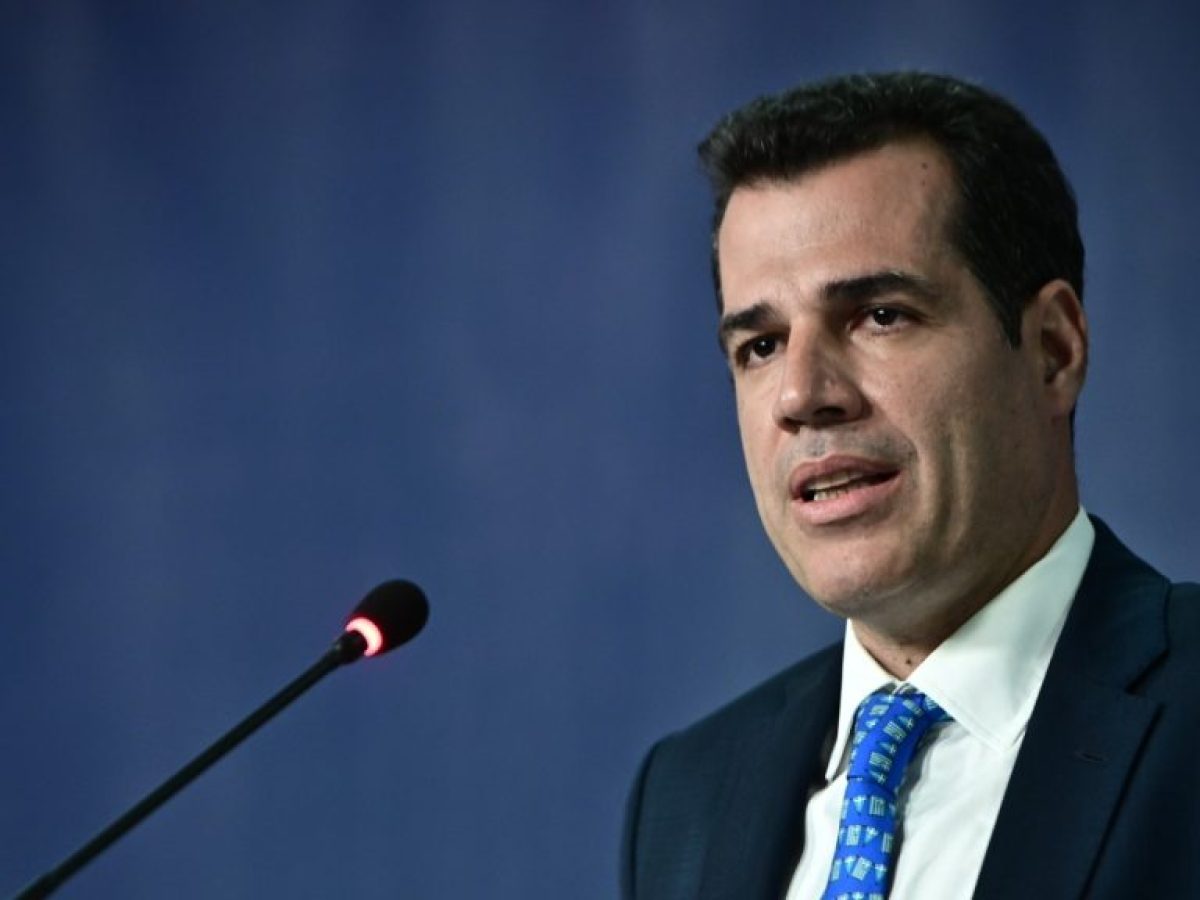 Πλεύρης: «Λέω στα παιδιά μου ότι ο παππούς τους έχει γράψει βιβλίο που αμφισβητεί το Ολοκαύτωμα» (Video)