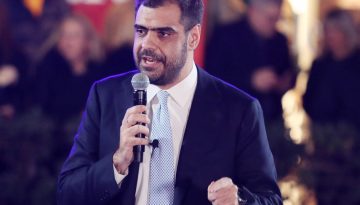 &Pi;&lambda;ή&theta;&omicron;&sigmaf; &kappa;ό&sigma;&mu;&omicron;&upsilon; &sigma;&tau;&eta;&nu; &laquo;&pi;&rho;&epsilon;&mu;&iota;έ&rho;&alpha;&raquo; &tau;&omicron;&upsilon; &Pi;. &Mu;&alpha;&rho;&iota;&nu;ά&kappa;&eta; &sigma;&tau;&omicron; &Nu;έ&omicron; &Psi;&upsilon;&chi;&iota;&kappa;ό (&Epsilon;&iota;&kappa;ό&nu;&epsilon;&sigmaf;)
