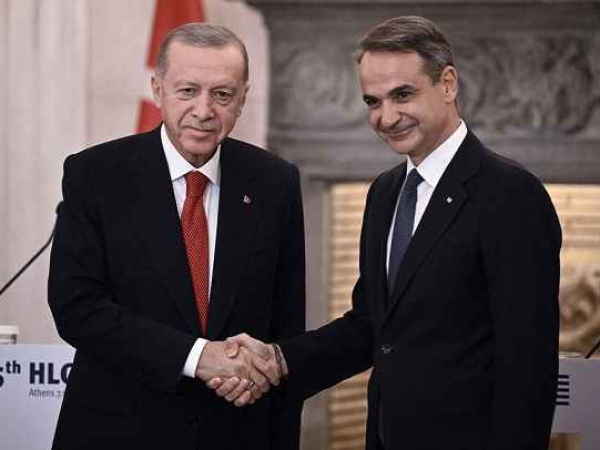 Πολιτική ενδοτισμού και εθνικιστικών διακηρύξεων