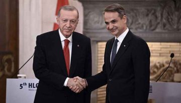 Πολιτική ενδοτισμού και εθνικιστικών διακηρύξεων