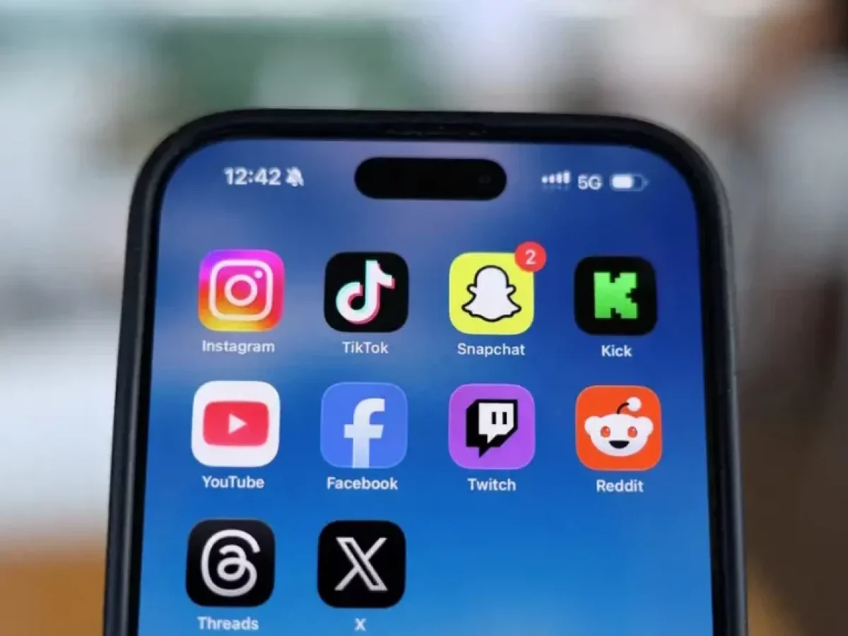 Πολιτικοί στα ψηφιακά χαρακώματα