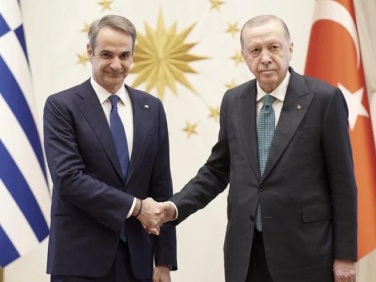 Πώς οι κινήσεις Μητσοτάκη βάζουν στο περιθώριο τους εγχώριους «προφήτες» της… καταστροφής