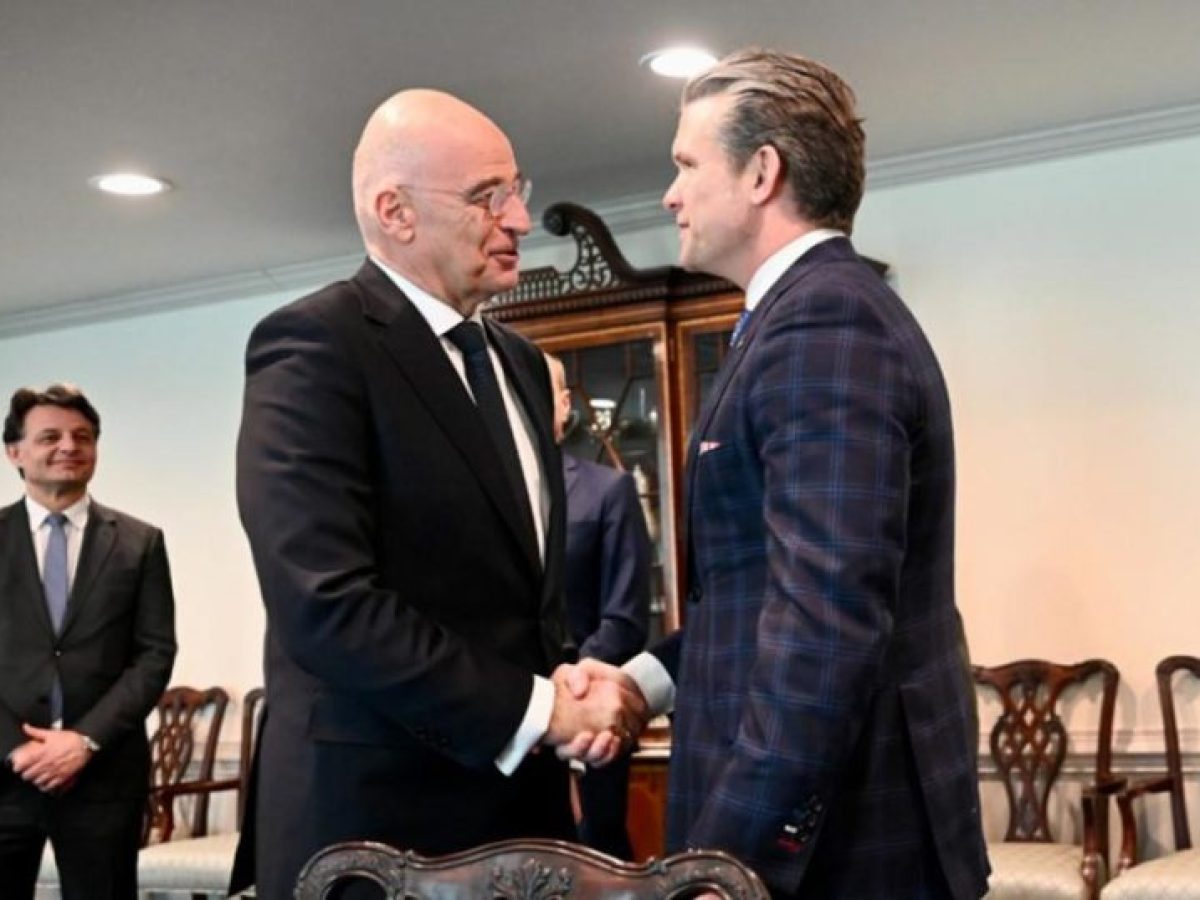 Πρόσκληση Δένδια στον Χέγκσεθ να επισκεφθεί την Ελλάδα – Τι συζήτησαν