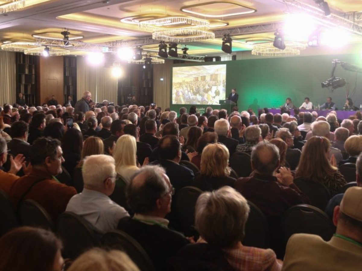 ΠΑΣΟΚ: Ο Ανδρουλάκης επιμένει στον αλγόριθμο για το συνέδριο – Αντιδεξιό μέτωπο από Δούκα, Γερουλάνο, Κατρίνη, σιωπή από