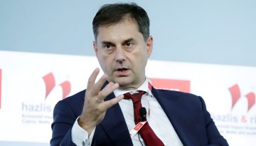 ΠΑΣΟΚ: Συμφωνεί η κυβέρνηση με την άποψη Θεοχάρη ότι το καλώδιο δεν ποντίστηκε και δεν ποντίζεται διότι φταίει η Κύπρος;