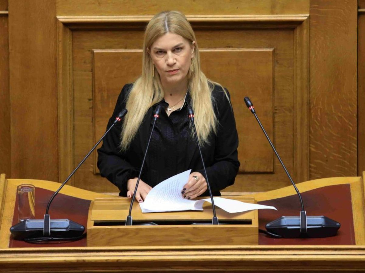 Σ. Βολουδάκη (υφυπουργός Μετανάστευσης): Το λιμενικό, πολλές φορές, λειτουργεί σε συνθήκες πολέμου